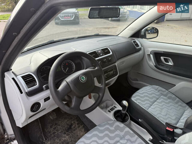 Сірий Шкода Фабія, об'ємом двигуна 1.39 л та пробігом 160 тис. км за 4000 $, фото 9 на Automoto.ua