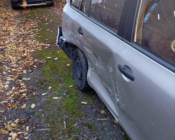 Сірий Шкода Фабія, об'ємом двигуна 1.2 л та пробігом 250 тис. км за 1750 $, фото 1 на Automoto.ua