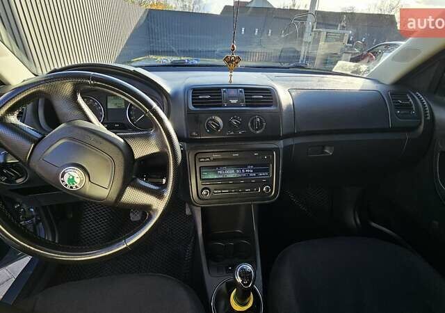 Серый Шкода Фабия, объемом двигателя 1.6 л и пробегом 202 тыс. км за 5200 $, фото 9 на Automoto.ua