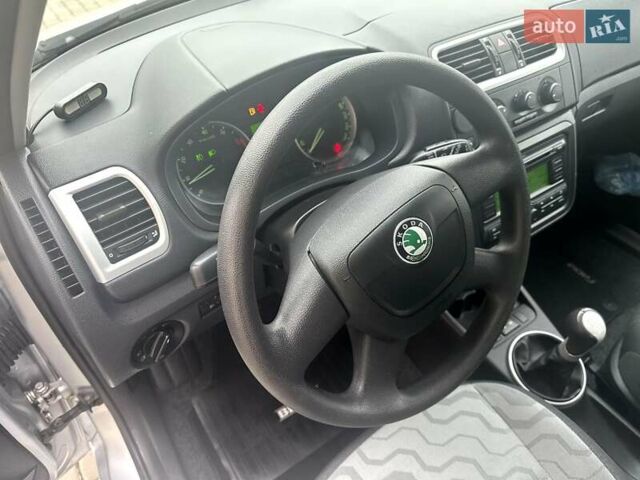 Сірий Шкода Фабія, об'ємом двигуна 1.4 л та пробігом 190 тис. км за 5550 $, фото 8 на Automoto.ua