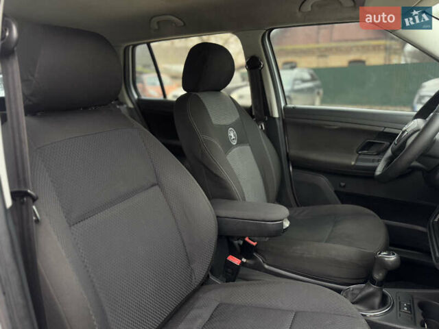 Серый Шкода Фабия, объемом двигателя 1.4 л и пробегом 240 тыс. км за 3999 $, фото 23 на Automoto.ua