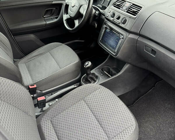 Сірий Шкода Фабія, об'ємом двигуна 1.2 л та пробігом 228 тис. км за 5100 $, фото 24 на Automoto.ua