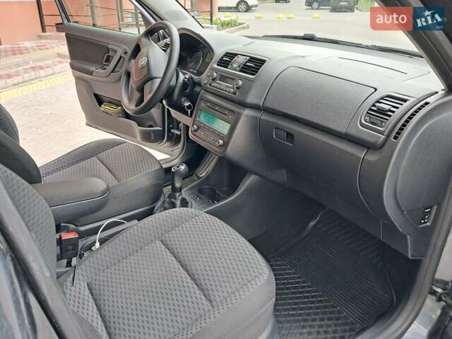 Серый Шкода Фабия, объемом двигателя 1.2 л и пробегом 190 тыс. км за 4450 $, фото 5 на Automoto.ua