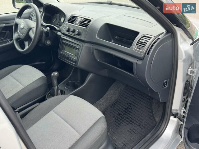 Сірий Шкода Фабія, об'ємом двигуна 1.39 л та пробігом 212 тис. км за 5800 $, фото 26 на Automoto.ua
