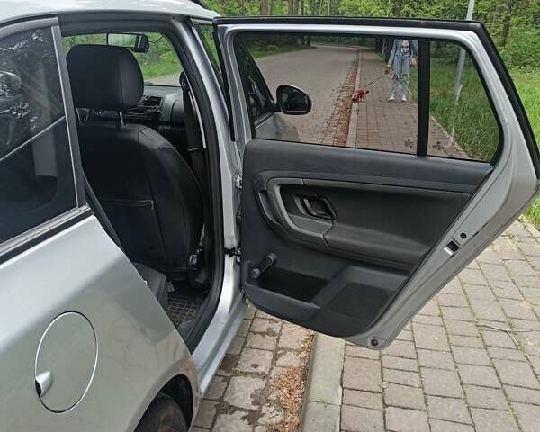 Сірий Шкода Фабія, об'ємом двигуна 1.6 л та пробігом 335 тис. км за 5300 $, фото 5 на Automoto.ua