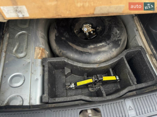 Серый Шкода Фабия, объемом двигателя 1.4 л и пробегом 240 тыс. км за 3999 $, фото 25 на Automoto.ua