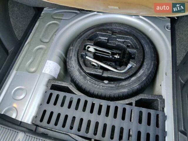 Серый Шкода Фабия, объемом двигателя 1.39 л и пробегом 175 тыс. км за 5900 $, фото 28 на Automoto.ua