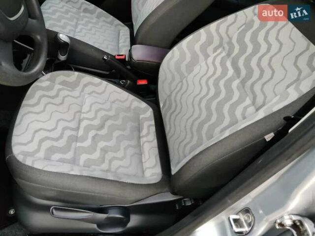 Серый Шкода Фабия, объемом двигателя 1.39 л и пробегом 179 тыс. км за 5750 $, фото 26 на Automoto.ua