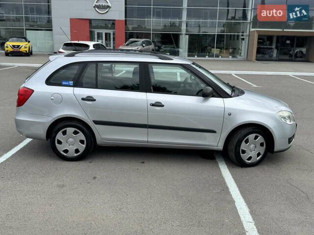 Сірий Шкода Фабія, об'ємом двигуна 1.39 л та пробігом 212 тис. км за 5800 $, фото 7 на Automoto.ua