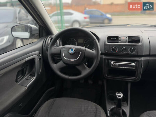 Серый Шкода Фабия, объемом двигателя 1.4 л и пробегом 240 тыс. км за 3999 $, фото 13 на Automoto.ua