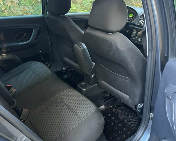 Серый Шкода Фабия, объемом двигателя 1.2 л и пробегом 210 тыс. км за 5750 $, фото 16 на Automoto.ua