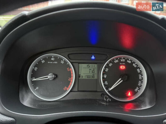 Серый Шкода Фабия, объемом двигателя 0 л и пробегом 170 тыс. км за 6000 $, фото 16 на Automoto.ua