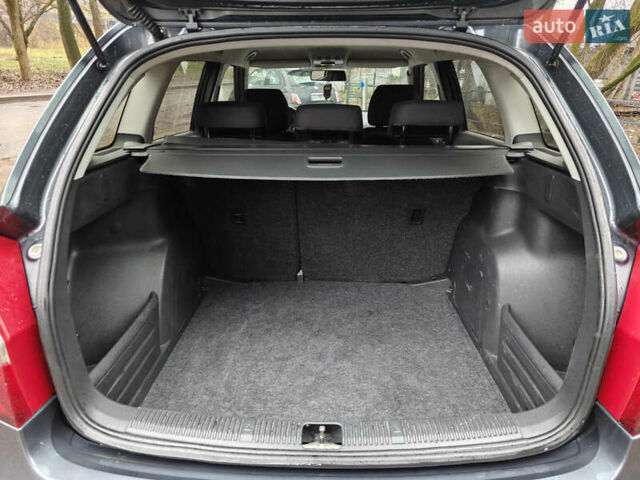 Серый Шкода Фабия, объемом двигателя 1.6 л и пробегом 276 тыс. км за 6150 $, фото 1 на Automoto.ua