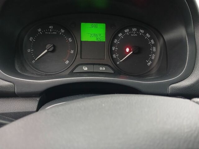 Серый Шкода Фабия, объемом двигателя 1.2 л и пробегом 209 тыс. км за 6500 $, фото 3 на Automoto.ua