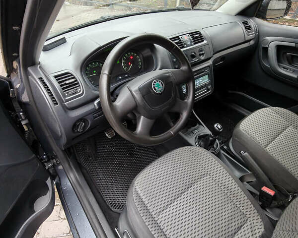 Серый Шкода Фабия, объемом двигателя 1.6 л и пробегом 276 тыс. км за 6150 $, фото 16 на Automoto.ua