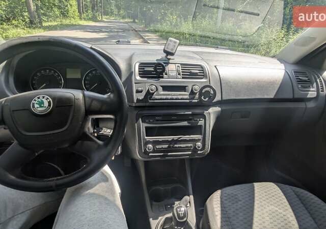 Сірий Шкода Фабія, об'ємом двигуна 1.6 л та пробігом 335 тис. км за 5300 $, фото 15 на Automoto.ua