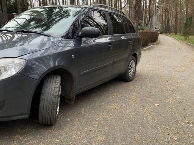 Сірий Шкода Фабія, об'ємом двигуна 1.4 л та пробігом 220 тис. км за 5800 $, фото 1 на Automoto.ua