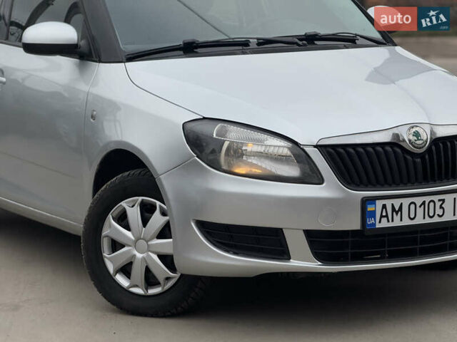 Серый Шкода Фабия, объемом двигателя 1.4 л и пробегом 240 тыс. км за 3999 $, фото 5 на Automoto.ua