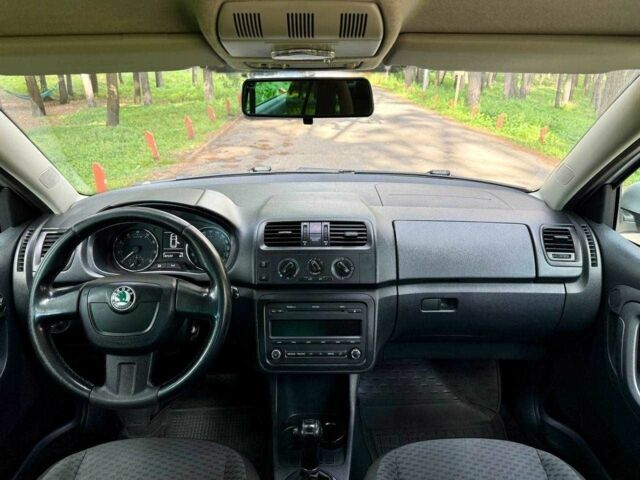 Серый Шкода Фабия, объемом двигателя 1.2 л и пробегом 147 тыс. км за 7400 $, фото 22 на Automoto.ua