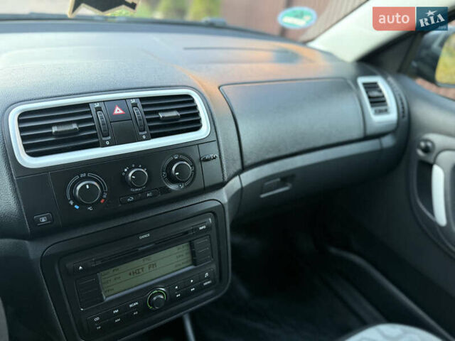 Сірий Шкода Фабія, об'ємом двигуна 0 л та пробігом 170 тис. км за 6000 $, фото 28 на Automoto.ua