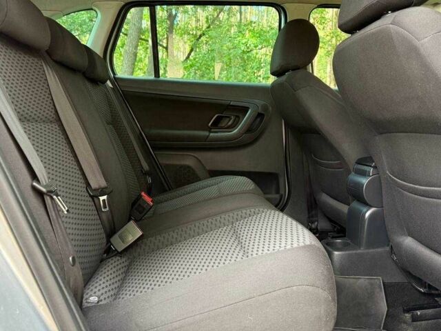 Серый Шкода Фабия, объемом двигателя 1.2 л и пробегом 147 тыс. км за 7400 $, фото 19 на Automoto.ua