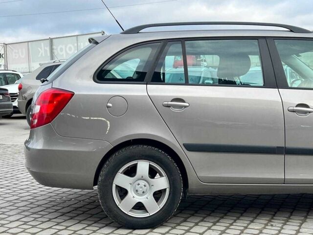 Серый Шкода Фабия, объемом двигателя 1.2 л и пробегом 208 тыс. км за 6990 $, фото 9 на Automoto.ua