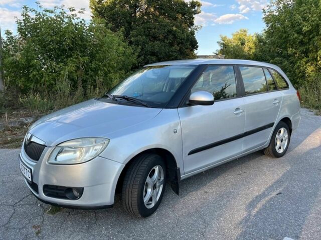 Серый Шкода Фабия, объемом двигателя 1.4 л и пробегом 230 тыс. км за 5200 $, фото 1 на Automoto.ua