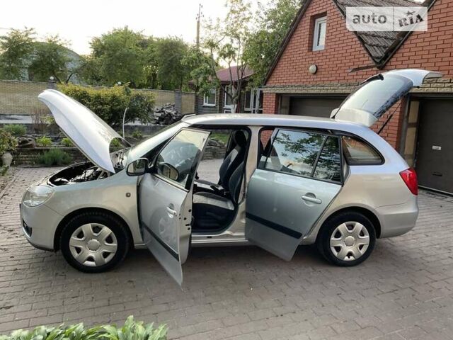Шкода Фабия 2010 в Виннице на Automoto.ua Серый Шкода Фабия, объемом двигателя 1.4 л и пробегом 110 тыс. км за 6599 $, фото 65 на Automoto.ua