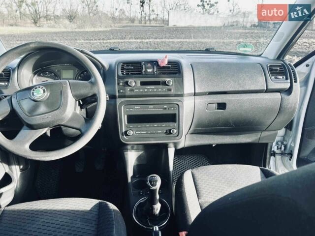 Серый Шкода Фабия, объемом двигателя 0 л и пробегом 170 тыс. км за 4999 $, фото 3 на Automoto.ua