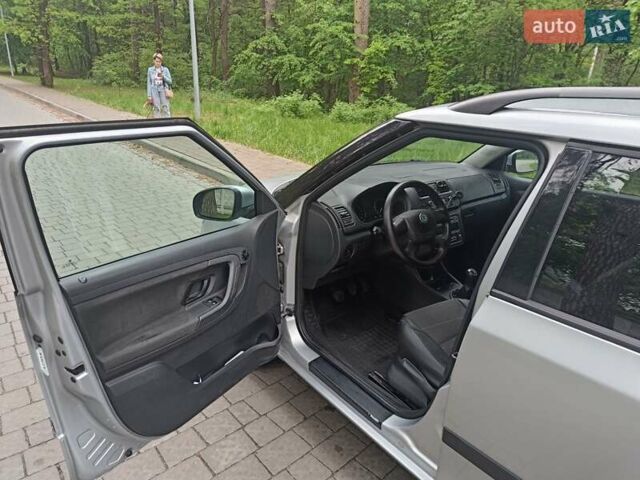 Сірий Шкода Фабія, об'ємом двигуна 1.6 л та пробігом 335 тис. км за 5300 $, фото 4 на Automoto.ua