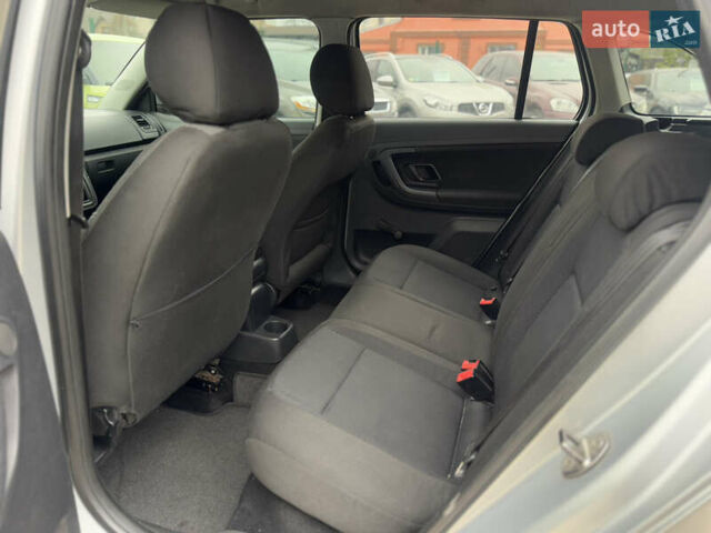 Серый Шкода Фабия, объемом двигателя 1.4 л и пробегом 240 тыс. км за 3999 $, фото 20 на Automoto.ua