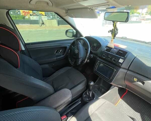 Серый Шкода Фабия, объемом двигателя 1.4 л и пробегом 470 тыс. км за 4744 $, фото 6 на Automoto.ua