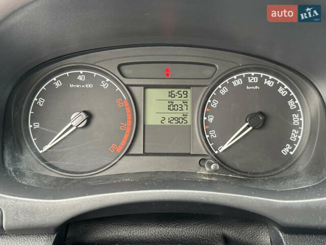 Сірий Шкода Фабія, об'ємом двигуна 1.39 л та пробігом 212 тис. км за 5800 $, фото 12 на Automoto.ua