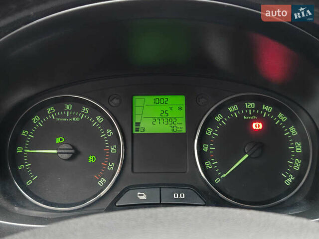 Серый Шкода Фабия, объемом двигателя 1.6 л и пробегом 276 тыс. км за 6150 $, фото 13 на Automoto.ua