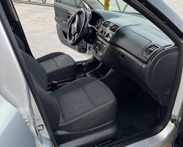 Серый Шкода Фабия, объемом двигателя 1.6 л и пробегом 317 тыс. км за 4350 $, фото 18 на Automoto.ua