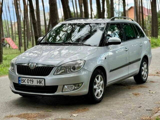 Серый Шкода Фабия, объемом двигателя 1.2 л и пробегом 147 тыс. км за 7400 $, фото 2 на Automoto.ua