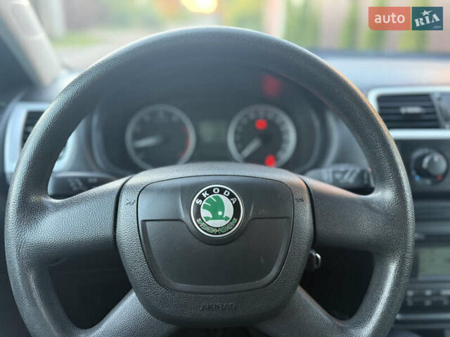 Сірий Шкода Фабія, об'ємом двигуна 0 л та пробігом 170 тис. км за 6000 $, фото 24 на Automoto.ua