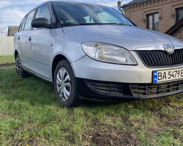Сірий Шкода Фабія, об'ємом двигуна 1.6 л та пробігом 389 тис. км за 4200 $, фото 1 на Automoto.ua