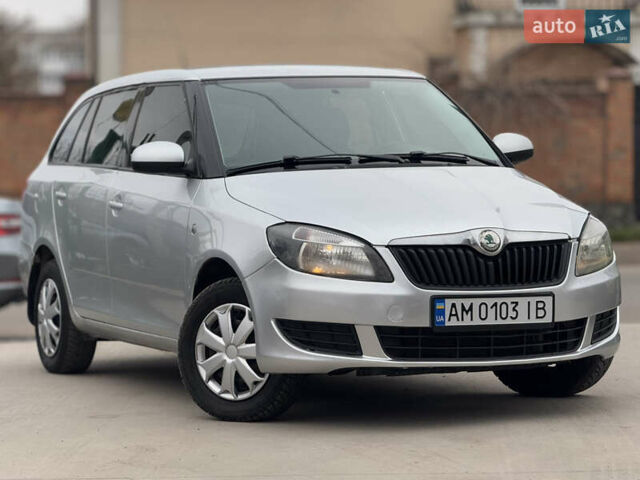 Серый Шкода Фабия, объемом двигателя 1.4 л и пробегом 240 тыс. км за 3999 $, фото 4 на Automoto.ua
