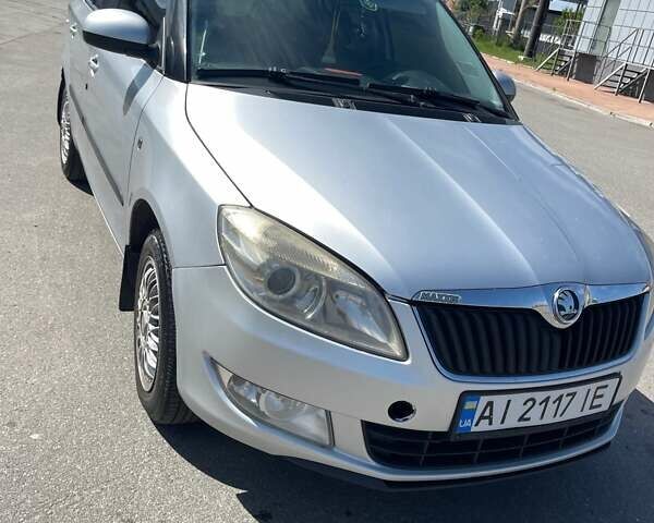 Серый Шкода Фабия, объемом двигателя 1.4 л и пробегом 470 тыс. км за 4744 $, фото 1 на Automoto.ua