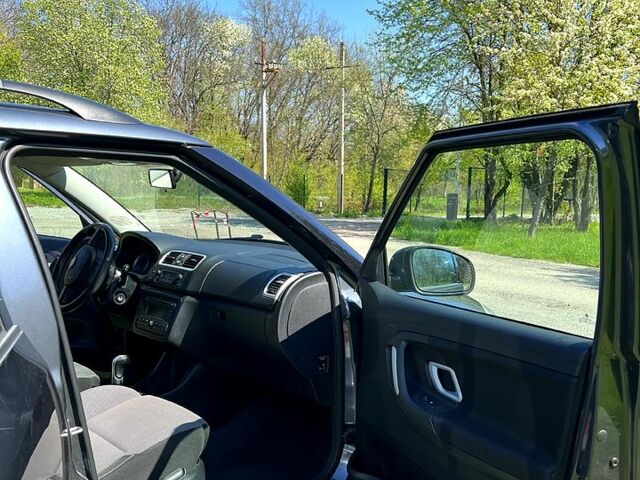 Сірий Шкода Фабія, об'ємом двигуна 1.4 л та пробігом 218 тис. км за 5800 $, фото 8 на Automoto.ua