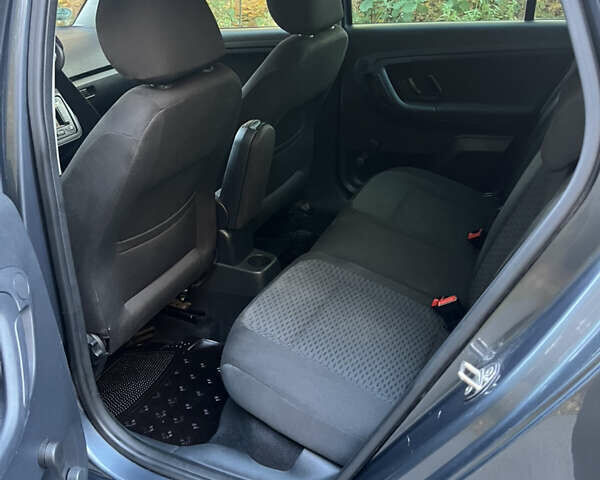 Серый Шкода Фабия, объемом двигателя 1.2 л и пробегом 210 тыс. км за 5750 $, фото 18 на Automoto.ua