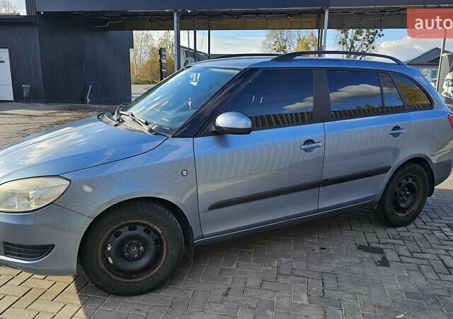 Серый Шкода Фабия, объемом двигателя 1.6 л и пробегом 202 тыс. км за 5200 $, фото 2 на Automoto.ua