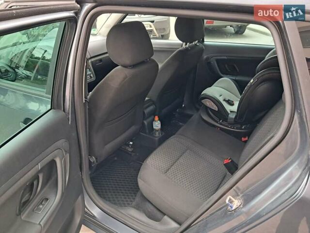 Серый Шкода Фабия, объемом двигателя 1.2 л и пробегом 190 тыс. км за 4450 $, фото 4 на Automoto.ua