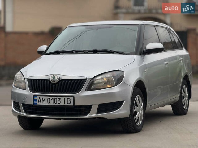 Серый Шкода Фабия, объемом двигателя 1.4 л и пробегом 240 тыс. км за 3999 $, фото 2 на Automoto.ua