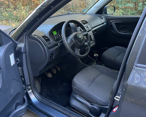 Серый Шкода Фабия, объемом двигателя 1.2 л и пробегом 210 тыс. км за 5750 $, фото 19 на Automoto.ua