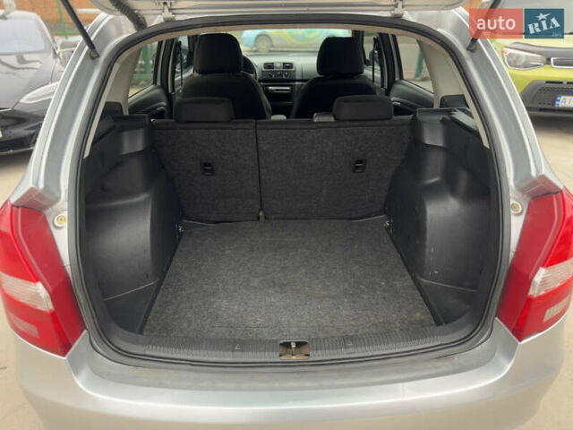 Серый Шкода Фабия, объемом двигателя 1.4 л и пробегом 240 тыс. км за 3999 $, фото 24 на Automoto.ua