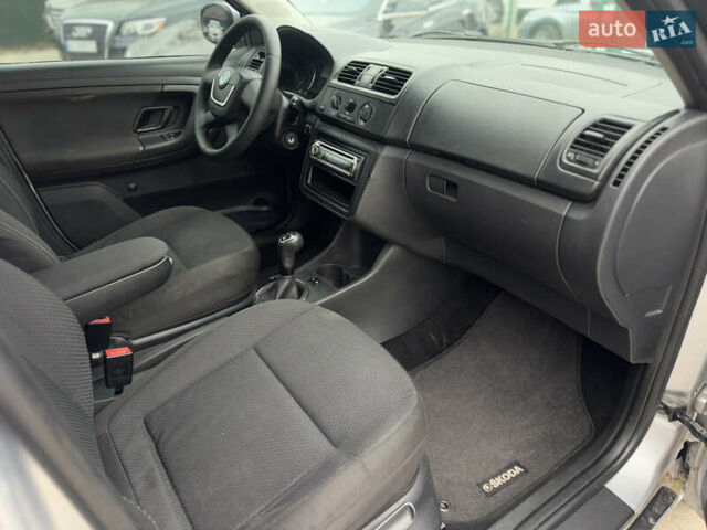 Серый Шкода Фабия, объемом двигателя 1.4 л и пробегом 240 тыс. км за 3999 $, фото 22 на Automoto.ua