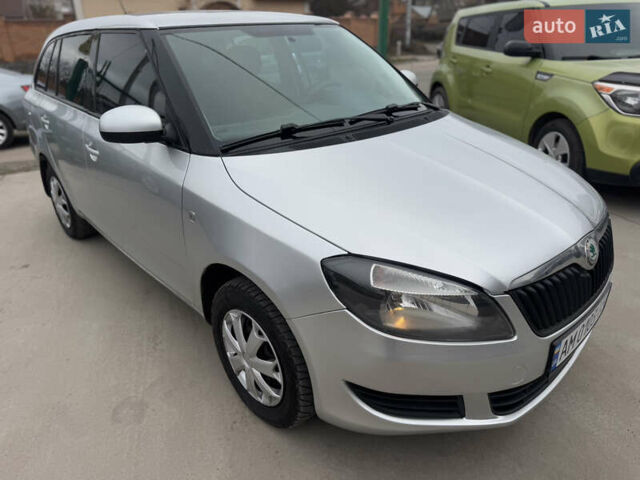 Серый Шкода Фабия, объемом двигателя 1.4 л и пробегом 240 тыс. км за 3999 $, фото 7 на Automoto.ua