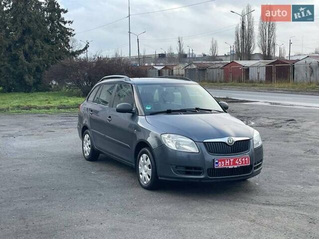 Серый Шкода Фабия, объемом двигателя 1.4 л и пробегом 196 тыс. км за 6000 $, фото 2 на Automoto.ua